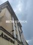 В центре Воронежа на девушку обрушился кусок фасада 5-этажки
