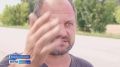 Дальнобойщик из Белоруссии почти месяц живет в тягаче на трассе Воронеж – Луганск Что ждёт и на что надеется – непонятно. Он вёз автозапчасти из Новороссийского порта в Минск, в районе поселка Хохольский 13 июня фура...