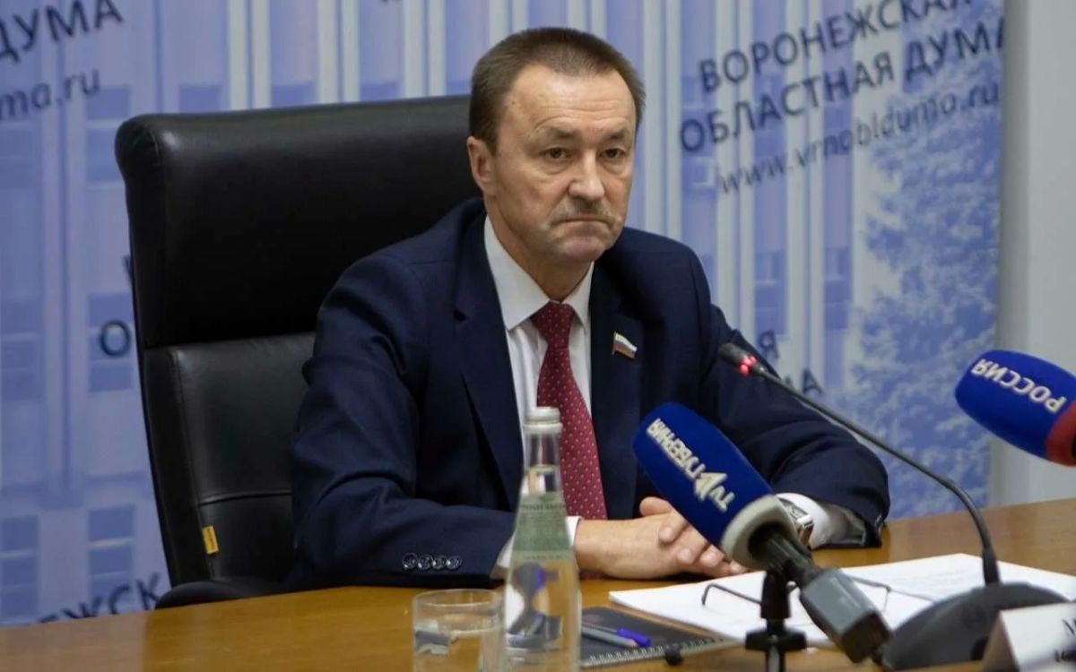 Депутаты Воронежской областной Думы не смогут покинуть регион без предварительного согласования