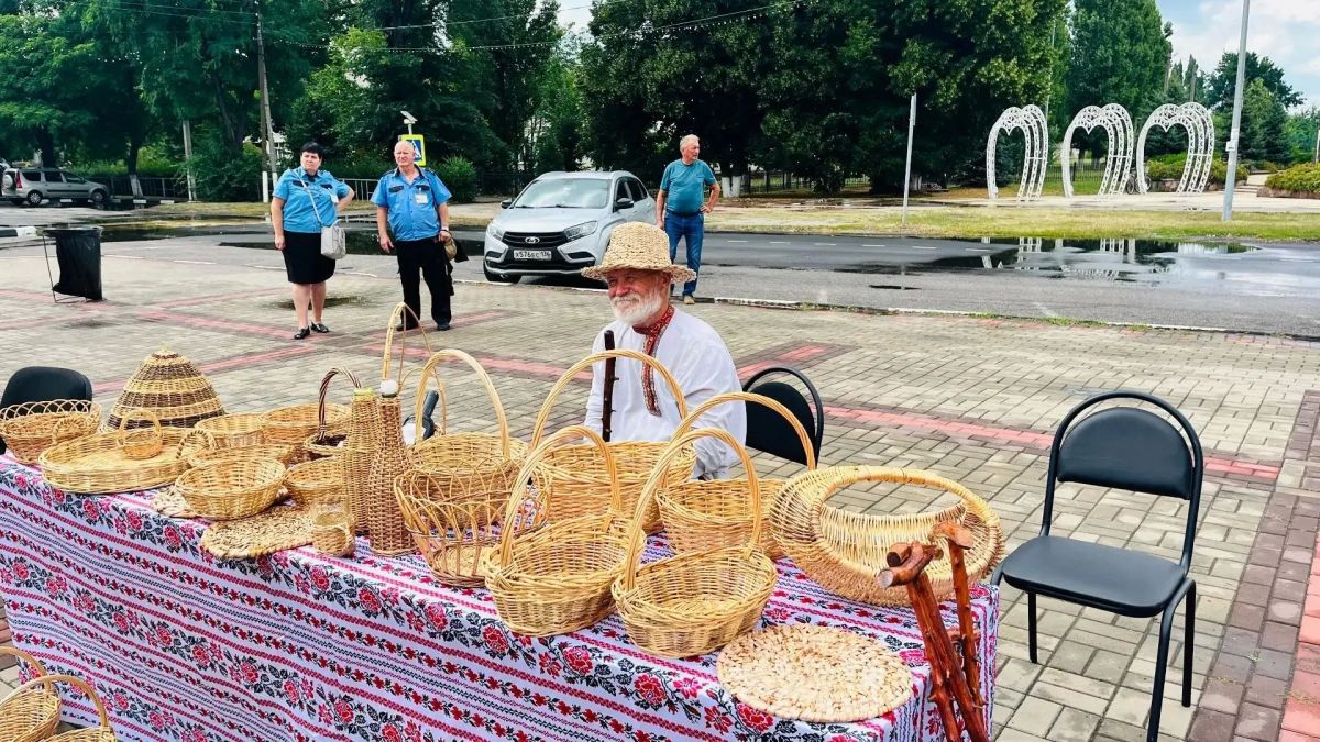 Казачья свадьба и народные гулянья: в Поворино прошел фестиваль народного творчества и ремесла «Пуховая канитель» Казачья свадьба и народные гулянья: в Поворино прошел фестиваль народного творчества и ремесла «Пуховая канитель»