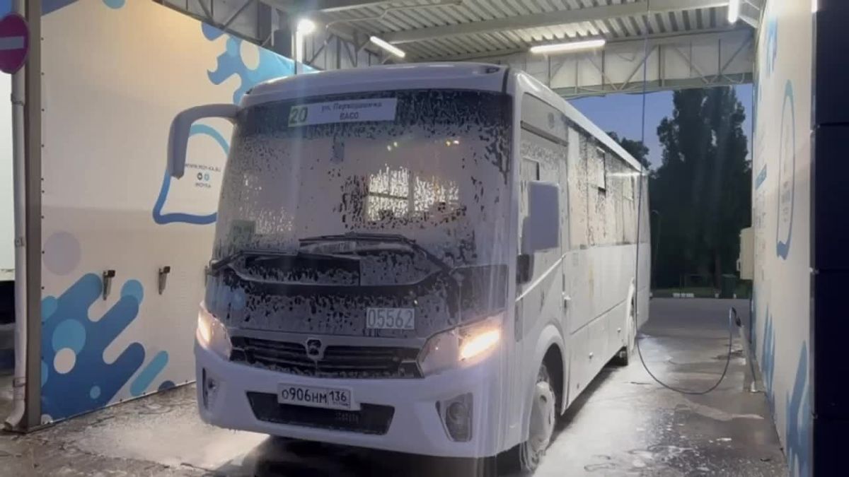 Как автобусы приводят в порядок перед выходом на маршруты