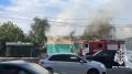 Крупный пожар у автобусной остановки в Воронеже сняли на видео
