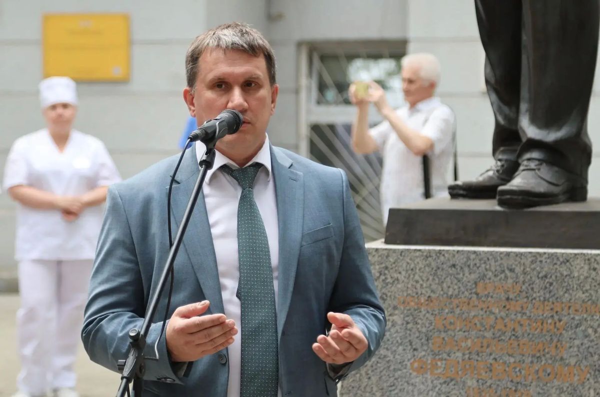 В сквере возле Воронежской городской больницы №2 торжественно открыли мемориал в честь врача и общественного деятеля Константина Васильевича Федяевского – человека, чьё имя носит медицинское учреждение В сквере возле Воронежской городской больницы №2 торжественно открыли мемориал в честь врача и общественного деятеля Константина Васильевича Федяевского – человека, чьё имя носит медицинское учреждение