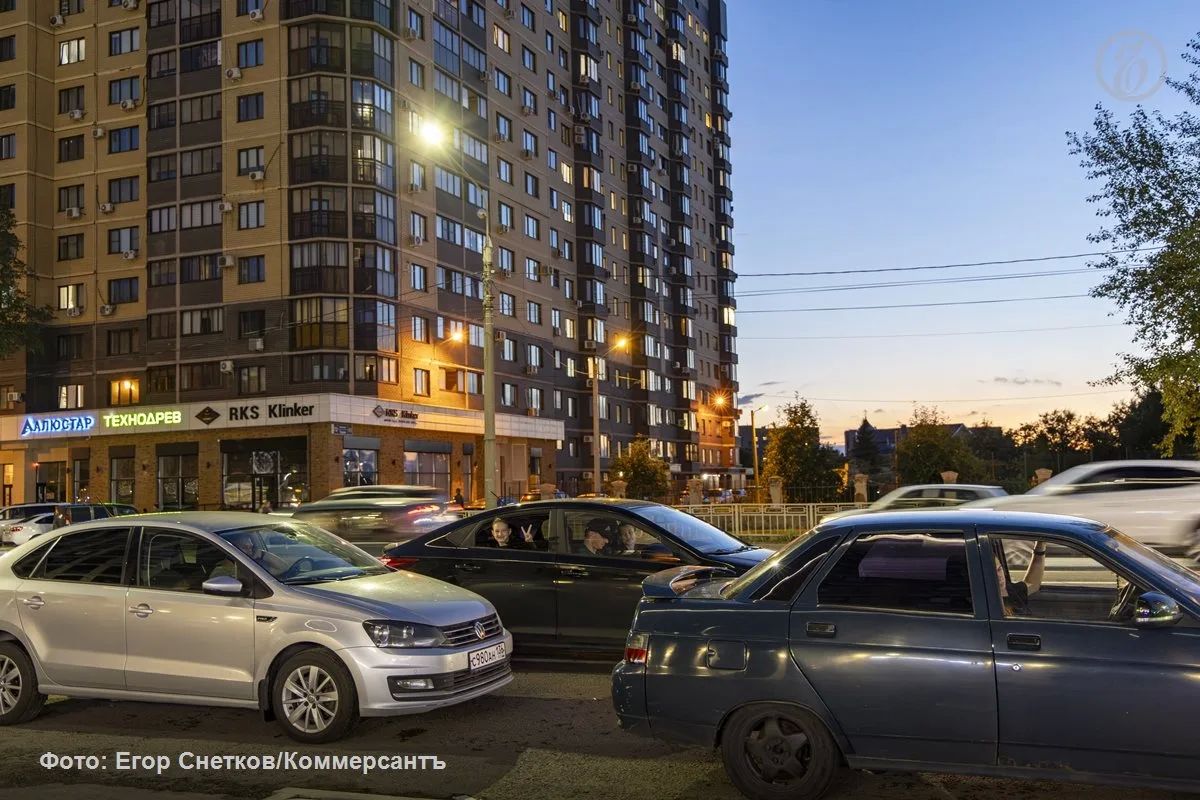 Воронежцы в очередях за бензином и без него Воронежцы в очередях за бензином и без него