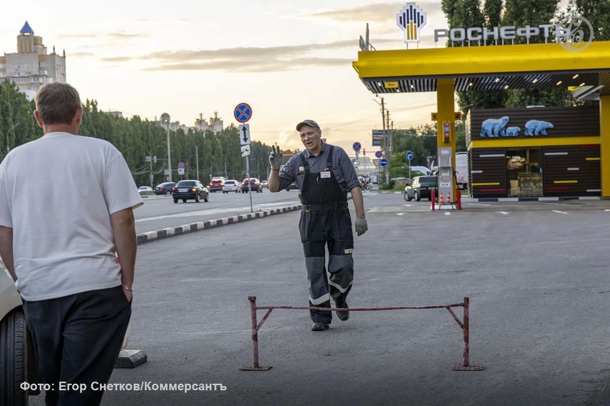Воронежцы в очередях за бензином и без него Воронежцы в очередях за бензином и без него