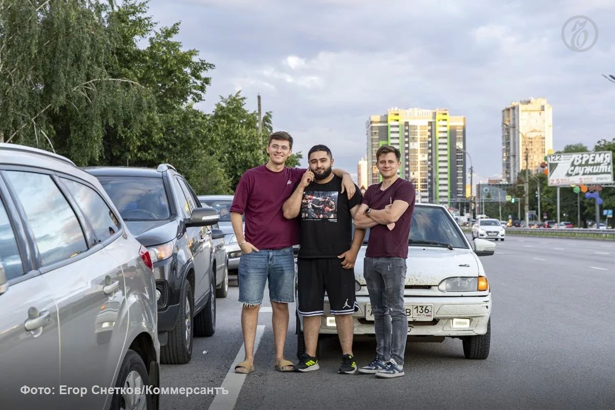Воронежцы в очередях за бензином и без него Воронежцы в очередях за бензином и без него