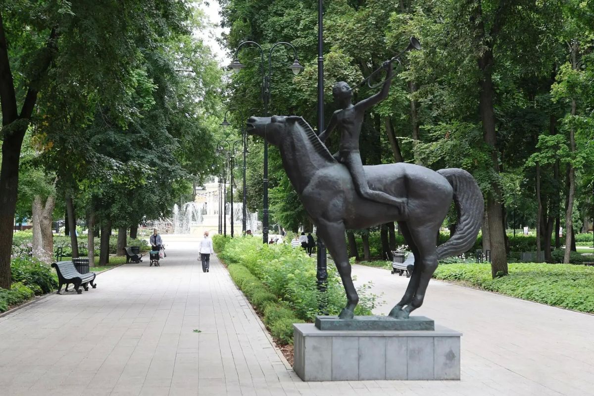 Теплая атмосфера и зеленый уют встречают посетителей в парке «Орлёнок» Теплая атмосфера и зеленый уют встречают посетителей в парке «Орлёнок»