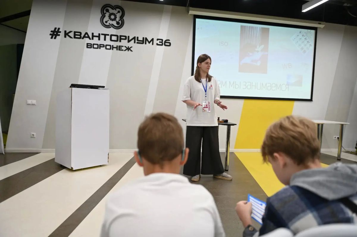 Как же здорово, что в Воронежской области есть уникальные площадки, где наши ребята могут превращать свои смелые идеи в реальные технологические проекты Как же здорово, что в Воронежской области есть уникальные площадки, где наши ребята могут превращать свои смелые идеи в реальные технологические проекты