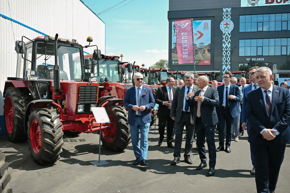 В Воронеже открылся мультибрендовый центр «Белорусские машины» В Воронеже открылся мультибрендовый центр «Белорусские машины»