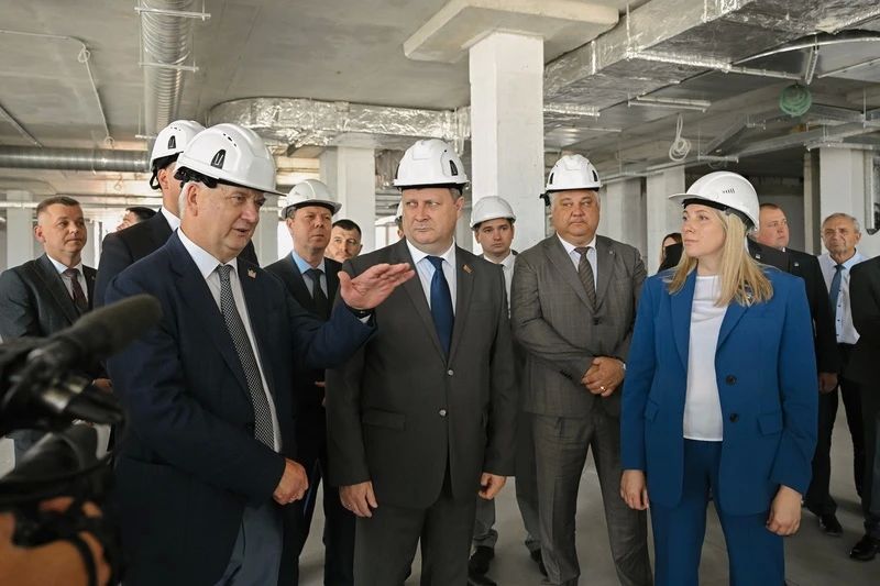 Техника Союзного государства: Центр белорусских машин открыли воронежский губернатор и белорусский посол Техника Союзного государства: Центр белорусских машин открыли воронежский губернатор и белорусский посол