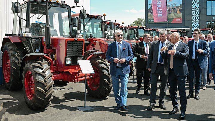 Посол Беларуси и губернатор Воронежской области посетили ключевые стройплощадки Посол Беларуси и губернатор Воронежской области посетили ключевые стройплощадки