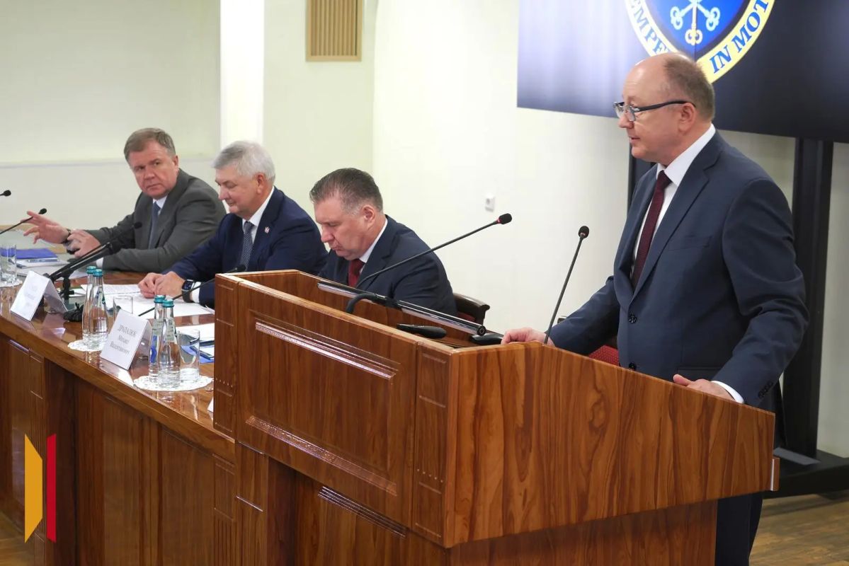 Губернатор Александр Гусев принял участие в заседании Совета ректоров вузов Воронежской области Губернатор Александр Гусев принял участие в заседании Совета ректоров вузов Воронежской области