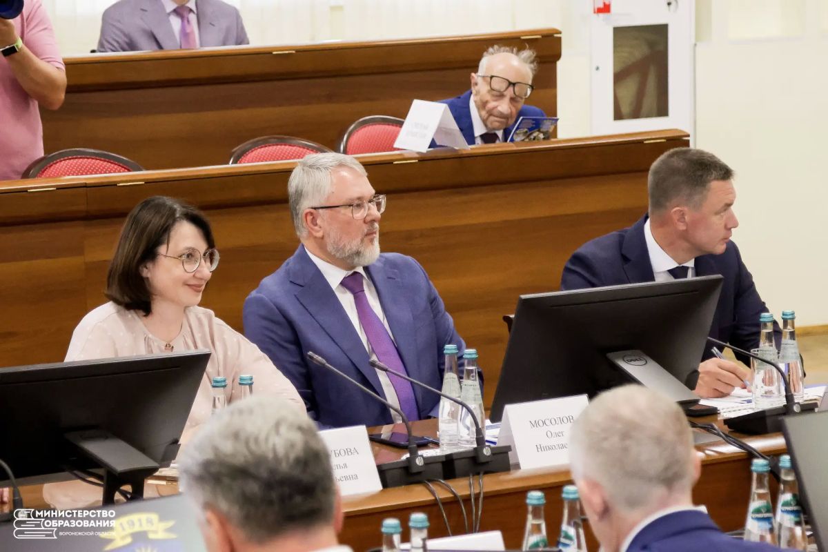 Приняла участие в заседании Совета ректоров вузов Воронежской области под председательством губернатора Александра Викторовича Гусева Приняла участие в заседании Совета ректоров вузов Воронежской области под председательством губернатора Александра Викторовича Гусева