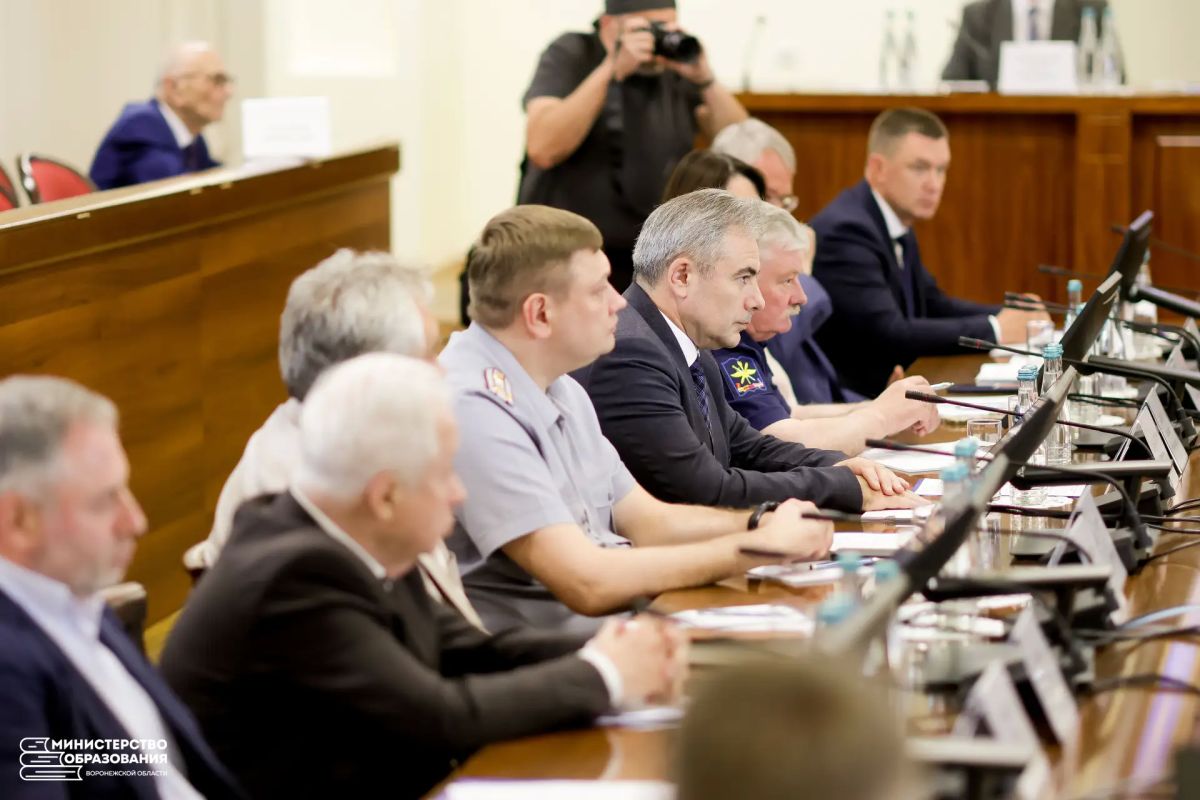 Приняла участие в заседании Совета ректоров вузов Воронежской области под председательством губернатора Александра Викторовича Гусева Приняла участие в заседании Совета ректоров вузов Воронежской области под председательством губернатора Александра Викторовича Гусева