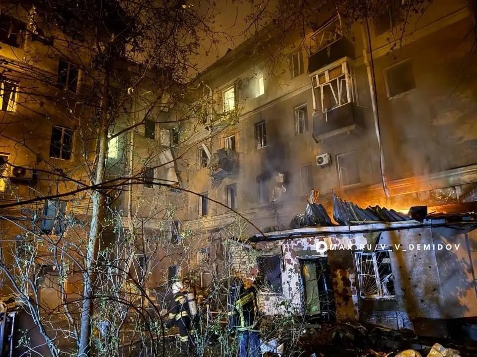 ВСУ ночью атаковали жилые дома в России ВСУ ночью атаковали жилые дома в России
