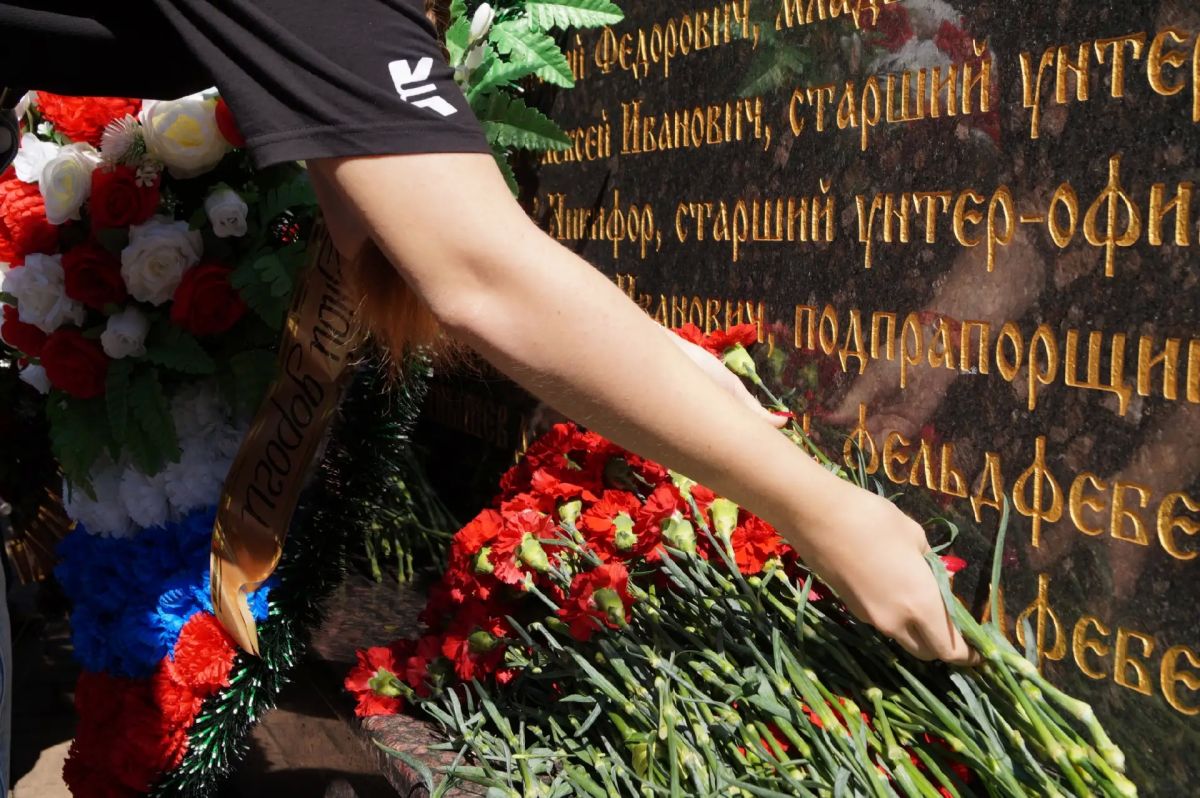 Сегодня, 31 июля, в Воронеже состоялась торжественная церемония возложения венков и цветов к памятному знаку «Воронежцы – полные кавалеры Знака Отличия Военного ордена Святого Георгия»