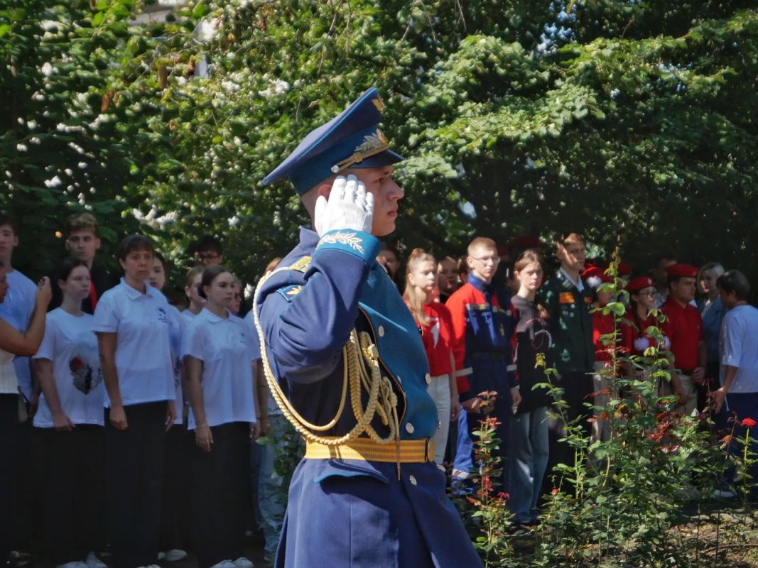 Сегодня, 31 июля, в Воронеже состоялась торжественная церемония возложения венков и цветов к памятному знаку «Воронежцы – полные кавалеры Знака Отличия Военного ордена Святого Георгия» Сегодня, 31 июля, в Воронеже состоялась торжественная церемония возложения венков и цветов к памятному знаку «Воронежцы – полные кавалеры Знака Отличия Военного ордена Святого Георгия»