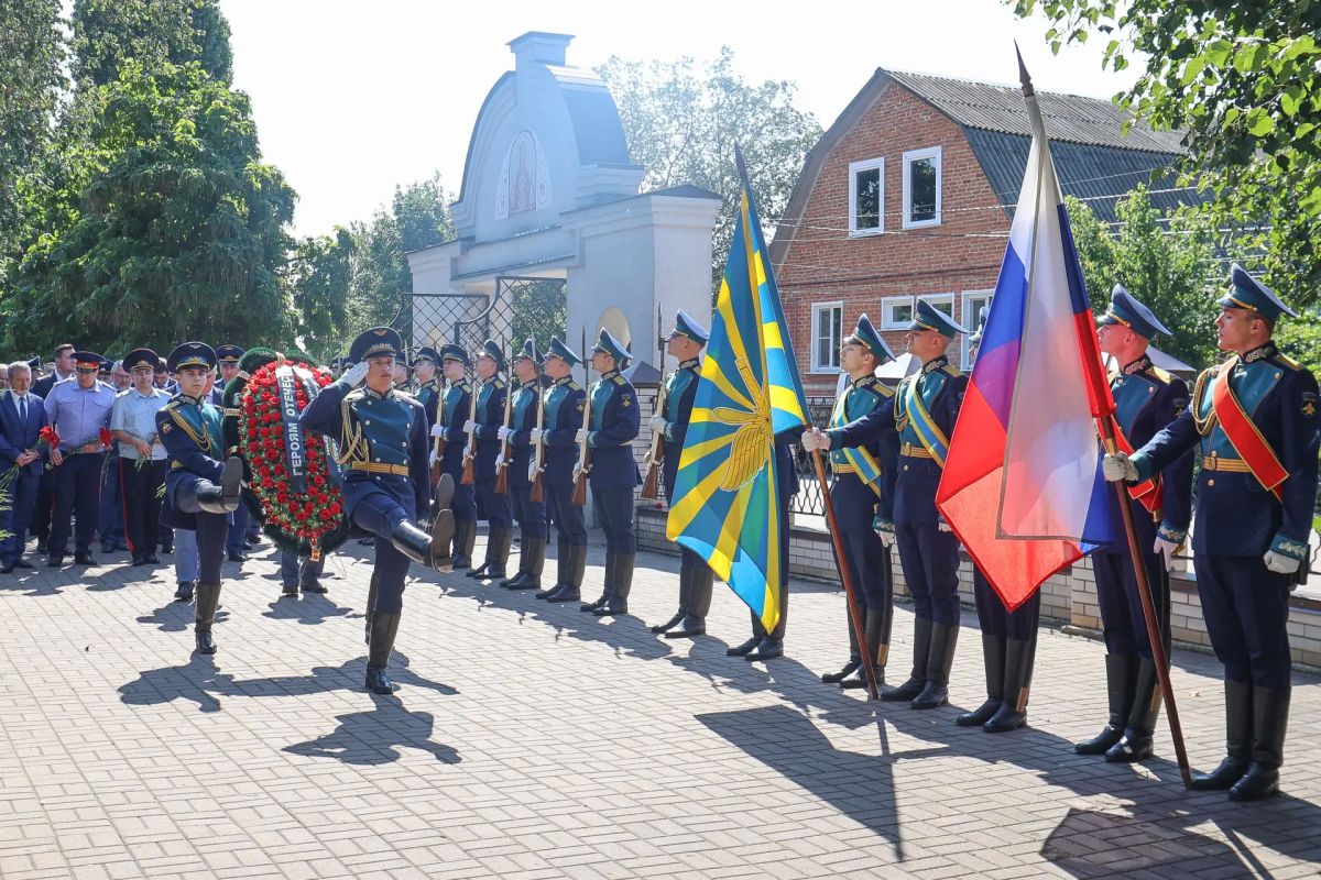 В Воронеже почтили память российских воинов, павших в годы Первой мировой войны В Воронеже почтили память российских воинов, павших в годы Первой мировой войны