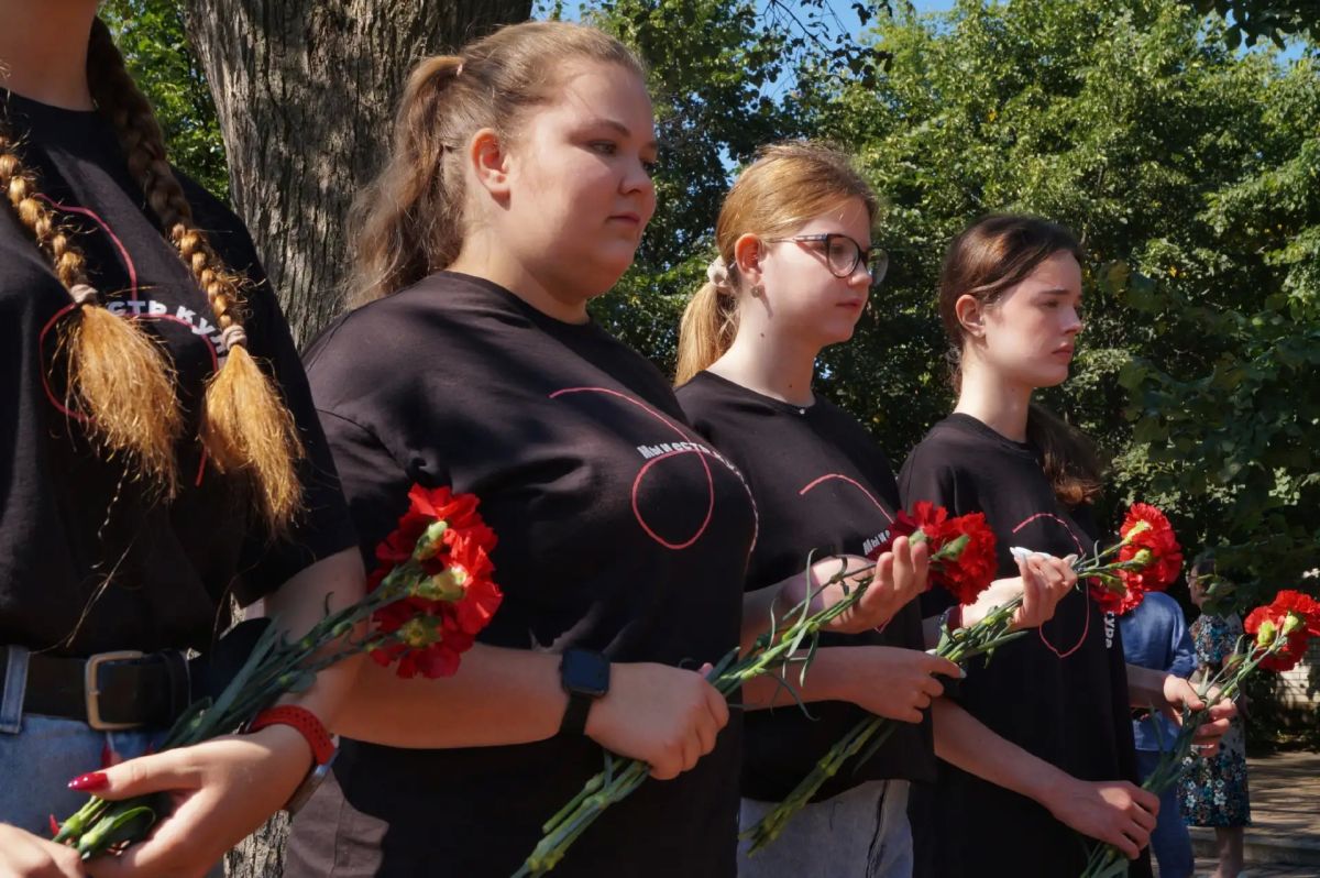 Сегодня, 31 июля, в Воронеже состоялась торжественная церемония возложения венков и цветов к памятному знаку «Воронежцы – полные кавалеры Знака Отличия Военного ордена Святого Георгия» Сегодня, 31 июля, в Воронеже состоялась торжественная церемония возложения венков и цветов к памятному знаку «Воронежцы – полные кавалеры Знака Отличия Военного ордена Святого Георгия»
