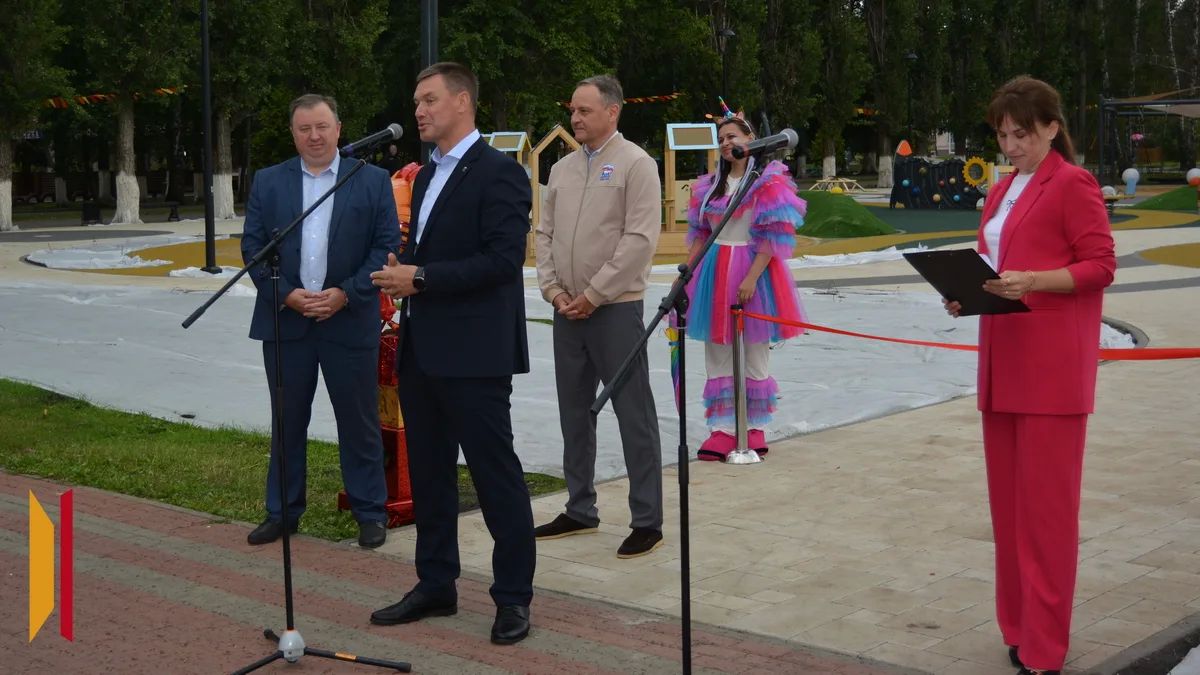 Вице-губернатор Воронежской области Дмитрий Маслов и депутат Госдумы РФ Александр Сидякин посетили Россошанский район Вице-губернатор Воронежской области Дмитрий Маслов и депутат Госдумы РФ Александр Сидякин посетили Россошанский район