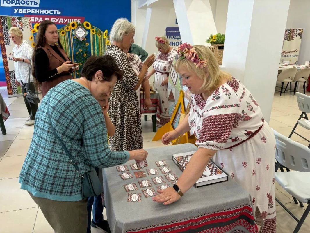 «Узоры дружбы»: Воронежский областной центр народного творчества и кино провел творческую гостиную «Узоры дружбы»: Воронежский областной центр народного творчества и кино провел творческую гостиную