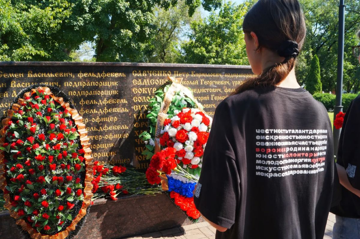 Сегодня, 31 июля, в Воронеже состоялась торжественная церемония возложения венков и цветов к памятному знаку «Воронежцы – полные кавалеры Знака Отличия Военного ордена Святого Георгия» Сегодня, 31 июля, в Воронеже состоялась торжественная церемония возложения венков и цветов к памятному знаку «Воронежцы – полные кавалеры Знака Отличия Военного ордена Святого Георгия»