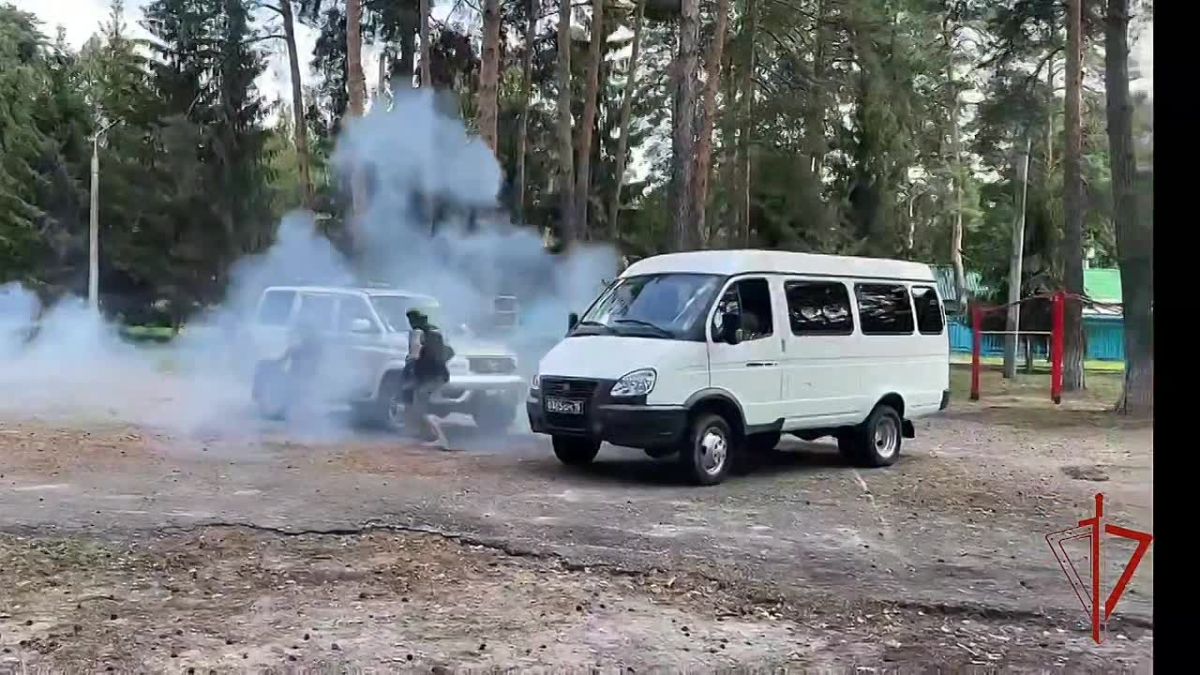 «Зарница» по-росгвардейски: воронежские спецназовцы устроили школьникам полосу настоящих испытаний