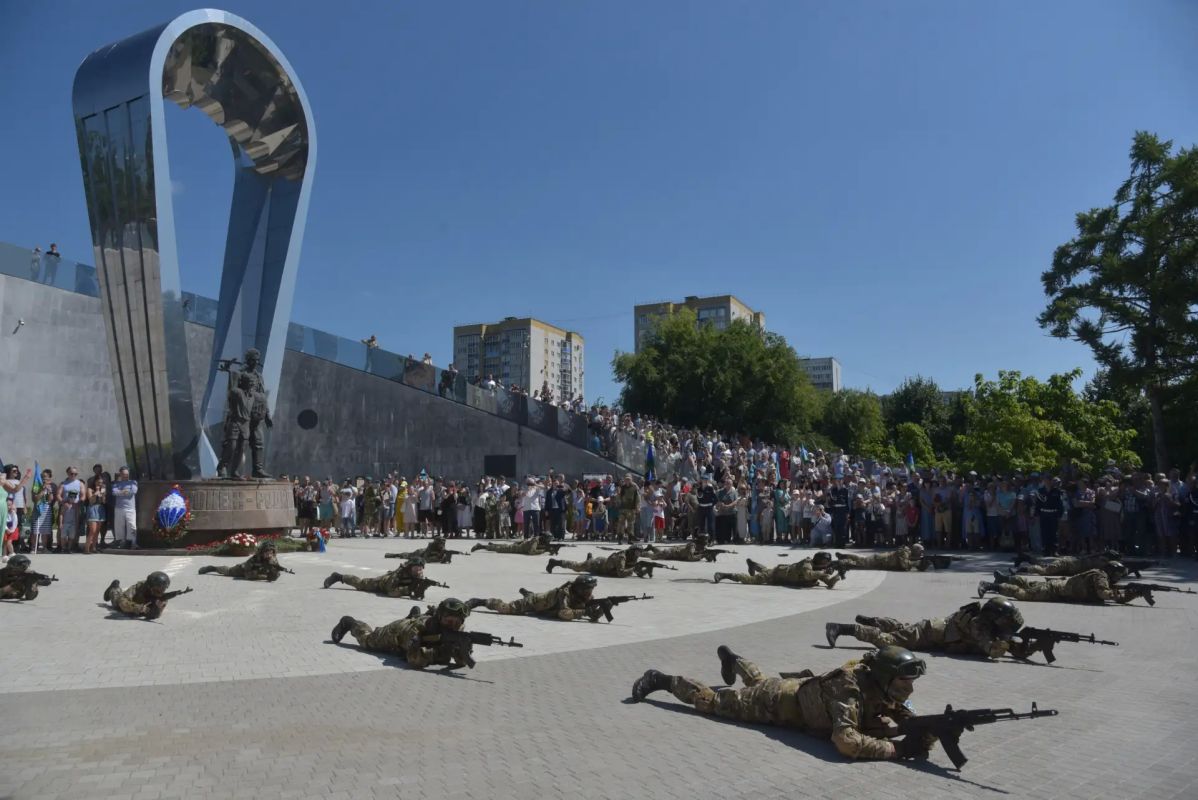 В Воронеже отметили 96ю годовщину со дня образования ВДВ В Воронеже отметили 96ю годовщину со дня образования ВДВ