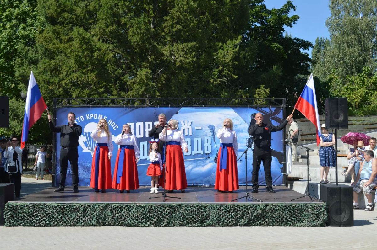В Воронеже отметили День Воздушно-десантных войск В Воронеже отметили День Воздушно-десантных войск
