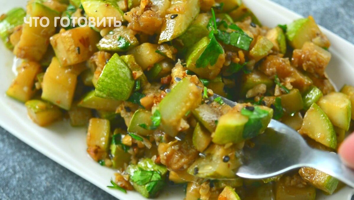 Вкусное лето: готовим быстрый салат из кабачков за 15 минут