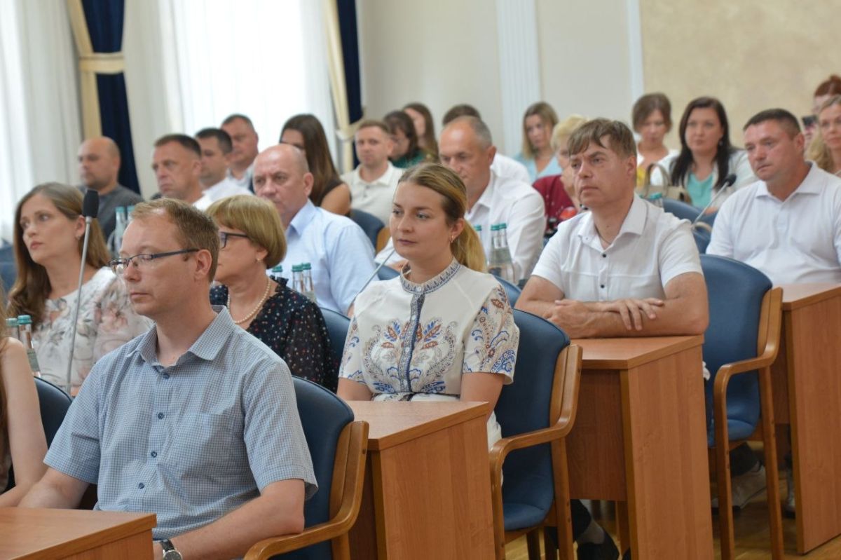 Более 60 представителей строительной отрасли наградили Почетными грамотами и благодарственными письмами Воронежской городской Думы в преддверии Дня строителя. Более 60 представителей строительной отрасли наградили Почетными грамотами и благодарственными письмами Воронежской городской Думы в преддверии Дня строителя.