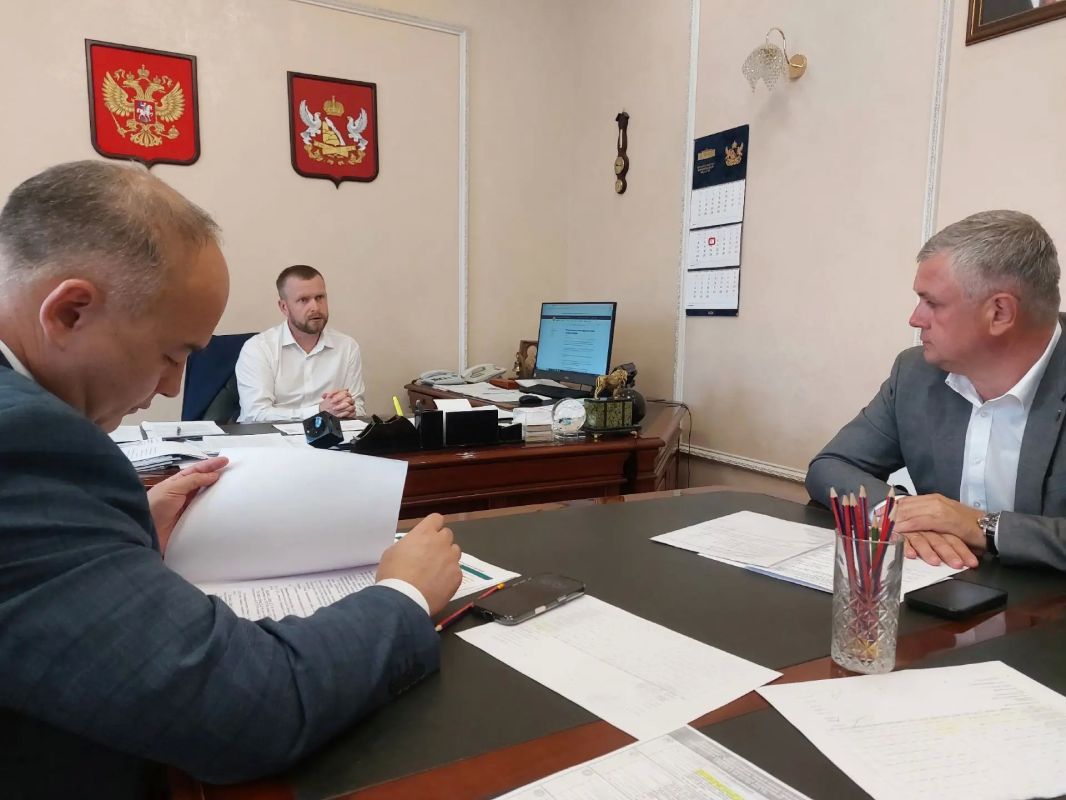 В Воронежской области обсудили строительство социально значимых объектов в Бобровском и Павловском районах