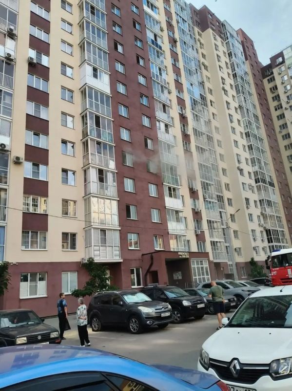 В Воронеже днем 6 августа загорелась квартира в ЖК «Волна»