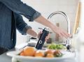 Как эффективно удалить липкие остатки наклеек с различных поверхностей