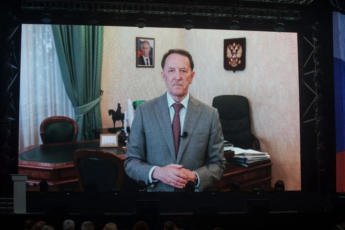 Губернатор Александр Гусев вручил награды строителям в преддверии профессионального праздника Губернатор Александр Гусев вручил награды строителям в преддверии профессионального праздника
