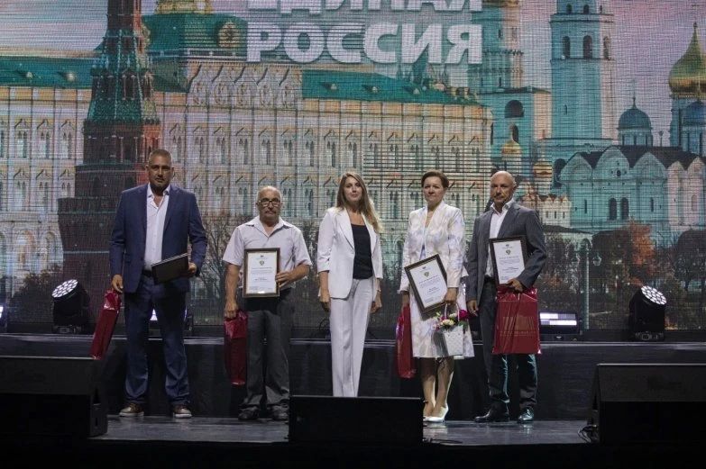 Губернатор Александр Гусев вручил награды строителям в преддверии профессионального праздника Губернатор Александр Гусев вручил награды строителям в преддверии профессионального праздника
