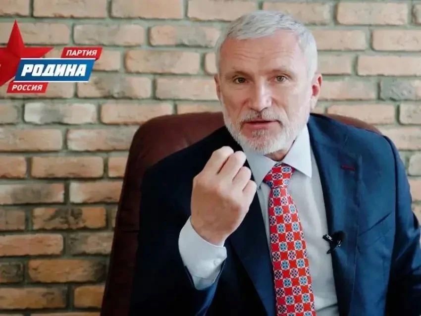 Лидер партии «Родина» Алексей Журавлев сообщил, что партия "Родина" подала иск в Верховный Суд РФ о снятии партии "Яблоко" с выборов в Госдуму