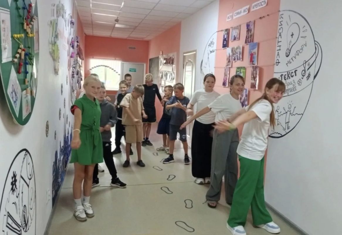 В Аннинском районе полицейские присоединились ко Всероссийской акции «Зарядка со стражем порядка» В Аннинском районе полицейские присоединились ко Всероссийской акции «Зарядка со стражем порядка»