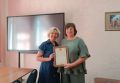 Начальник Павловского госпиталя для ветеранов войн Елена Лихачева вручила директору ВОЦНТиК Елене Богачевой благодарность за сотрудничество