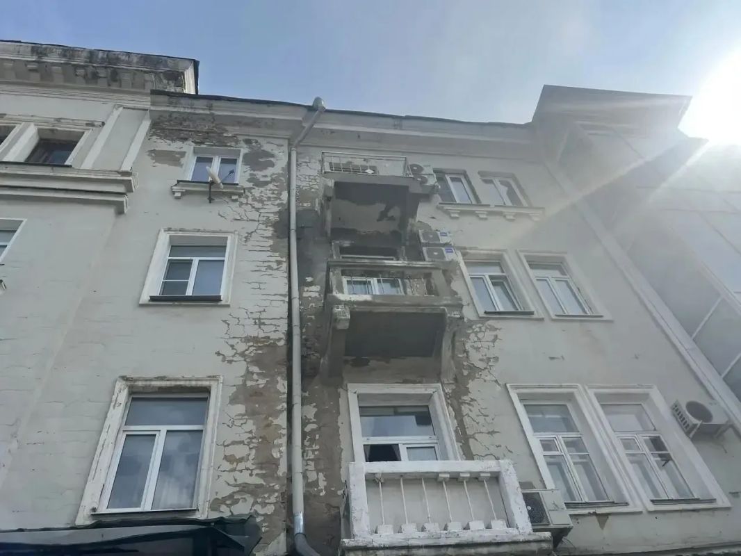 Состоялась рабочая встреча совместно с Сергеем Михайловичем Колиухом, представителями УК ООО «Континент» и жителями многоквартирного дома 88 по ул. 20-летия Октября, которых давно волнует вопрос состояния фасада и внешнего... Состоялась рабочая встреча совместно с Сергеем Михайловичем Колиухом, представителями УК ООО «Континент» и жителями многоквартирного дома 88 по ул. 20-летия Октября, которых давно волнует вопрос состояния фасада и внешнего...