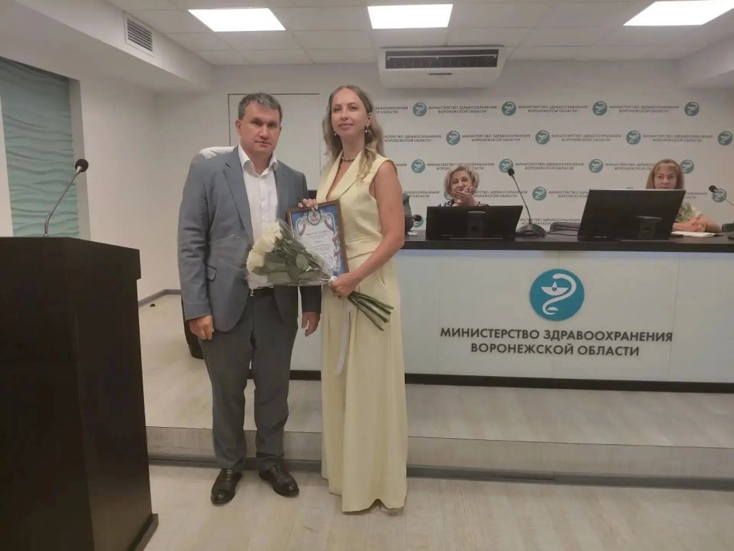 Врач воронежского онкоцентра, принявшая роды в поезде, получила награду от министра здравоохранения