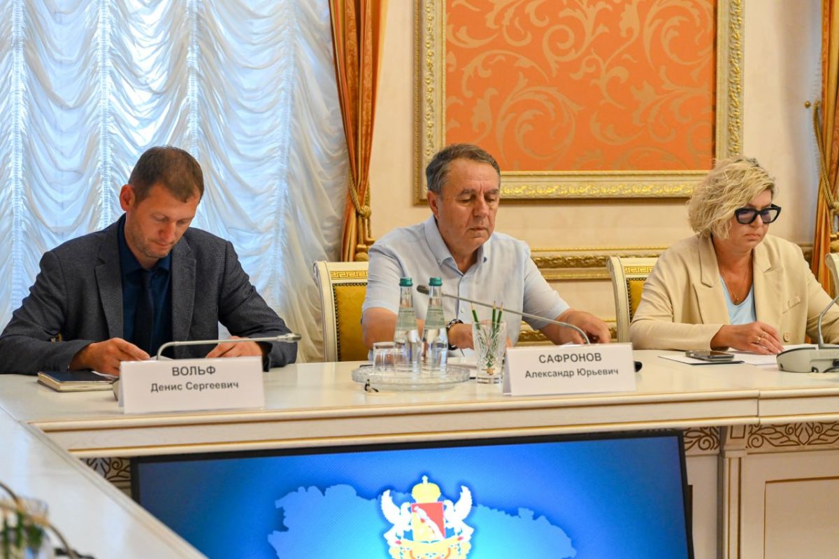 В правительстве области обсудили участие казаков в охране общественного порядка и ликвидации последствий чрезвычайных ситуаций В правительстве области обсудили участие казаков в охране общественного порядка и ликвидации последствий чрезвычайных ситуаций
