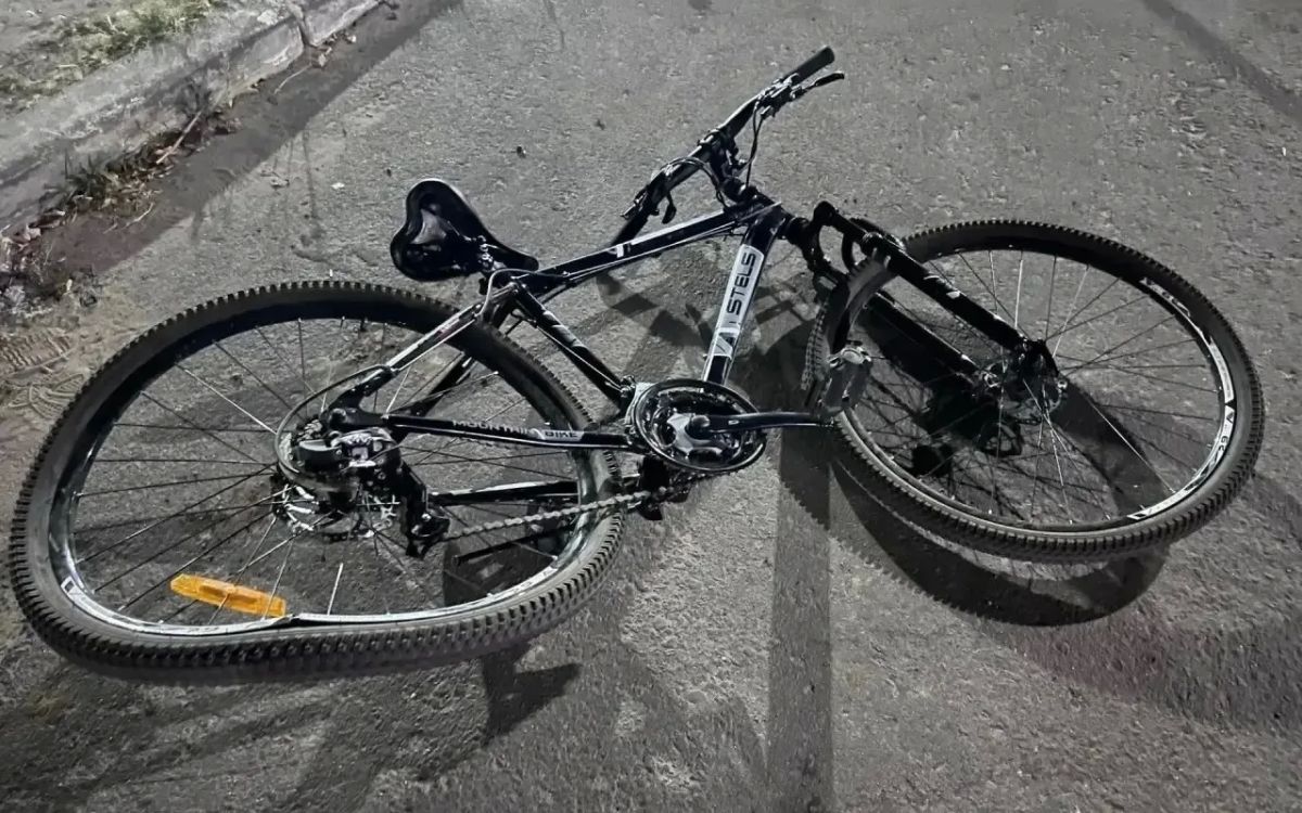 Накануне вечером в Богучаре у дома № 2 по улице Шолохова водитель автомобиля ВАЗ-21074 сбил на пешеходном переходе 14-летнего мальчика Накануне вечером в Богучаре у дома № 2 по улице Шолохова водитель автомобиля ВАЗ-21074 сбил на пешеходном переходе 14-летнего мальчика