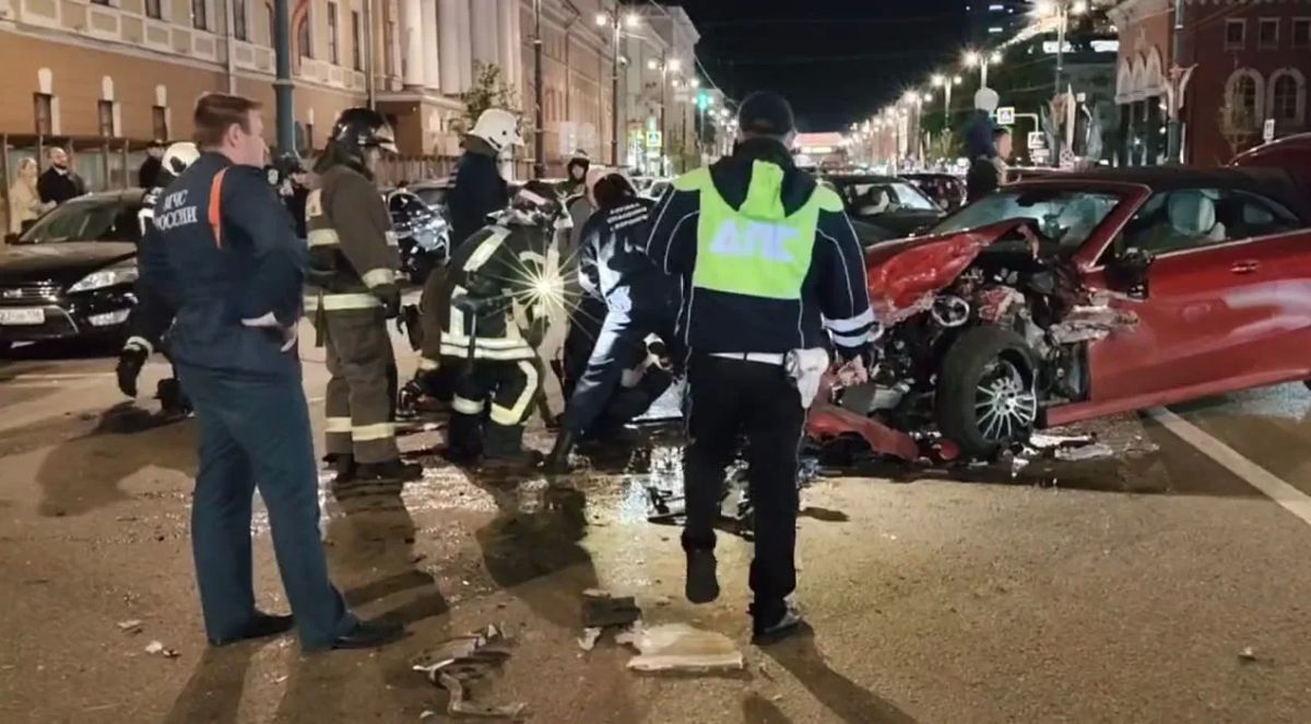 Водителя Mercedes лишили прав после ДТП с 11 пострадавшими на проспекте Революции