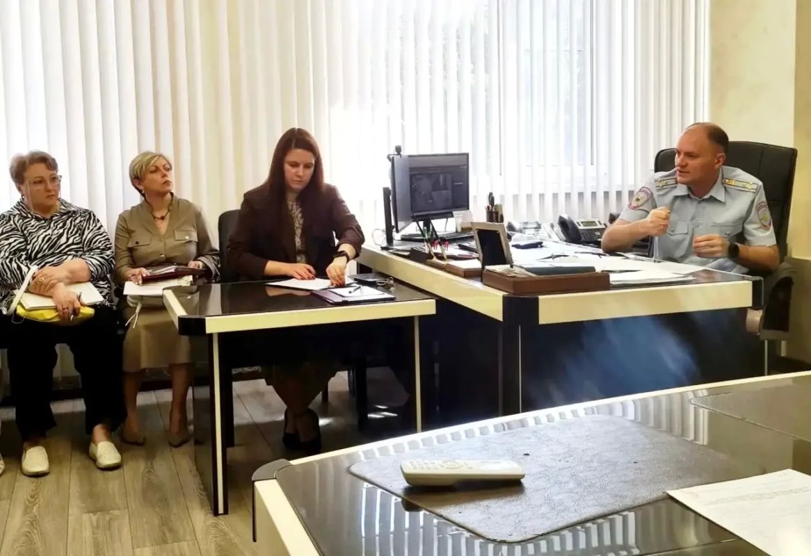 В Воронеже полицейские провели межведомственное совещание по вопросам электронного медосвидетельствования иностранных граждан В Воронеже полицейские провели межведомственное совещание по вопросам электронного медосвидетельствования иностранных граждан