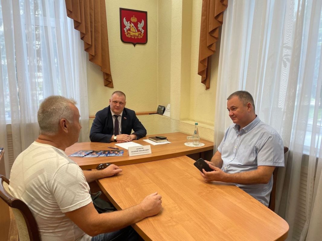 Депутат Воронежской городской Думы, член фракции «Единая Россия» Валерий Данилов провёл приём граждан по вопросам благоустройства Депутат Воронежской городской Думы, член фракции «Единая Россия» Валерий Данилов провёл приём граждан по вопросам благоустройства