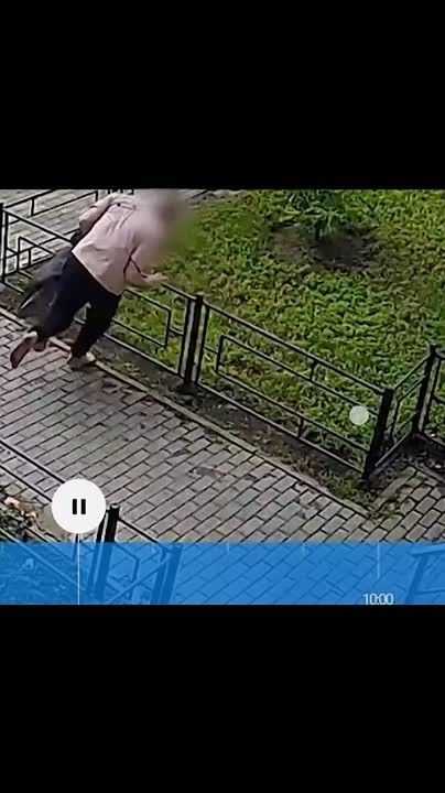 Горе-ассасин неудачно повторил прыжок веры и попал на видео