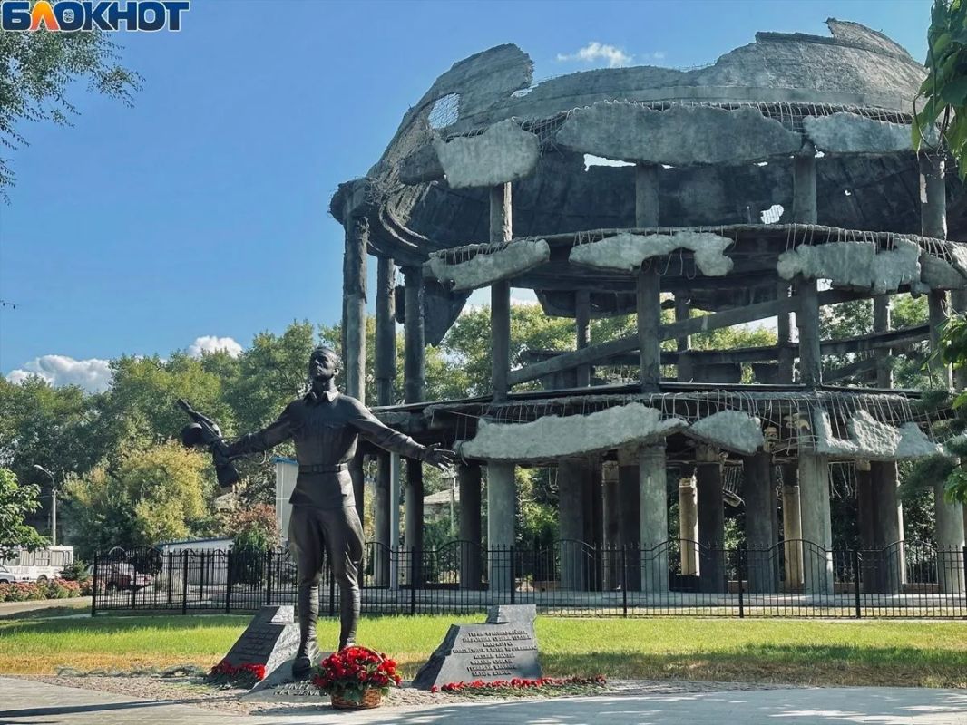Котенок с Лизюкова, Высоцкий или молекула ДНК: какой памятник воронежцы считают символом города Котенок с Лизюкова, Высоцкий или молекула ДНК: какой памятник воронежцы считают символом города