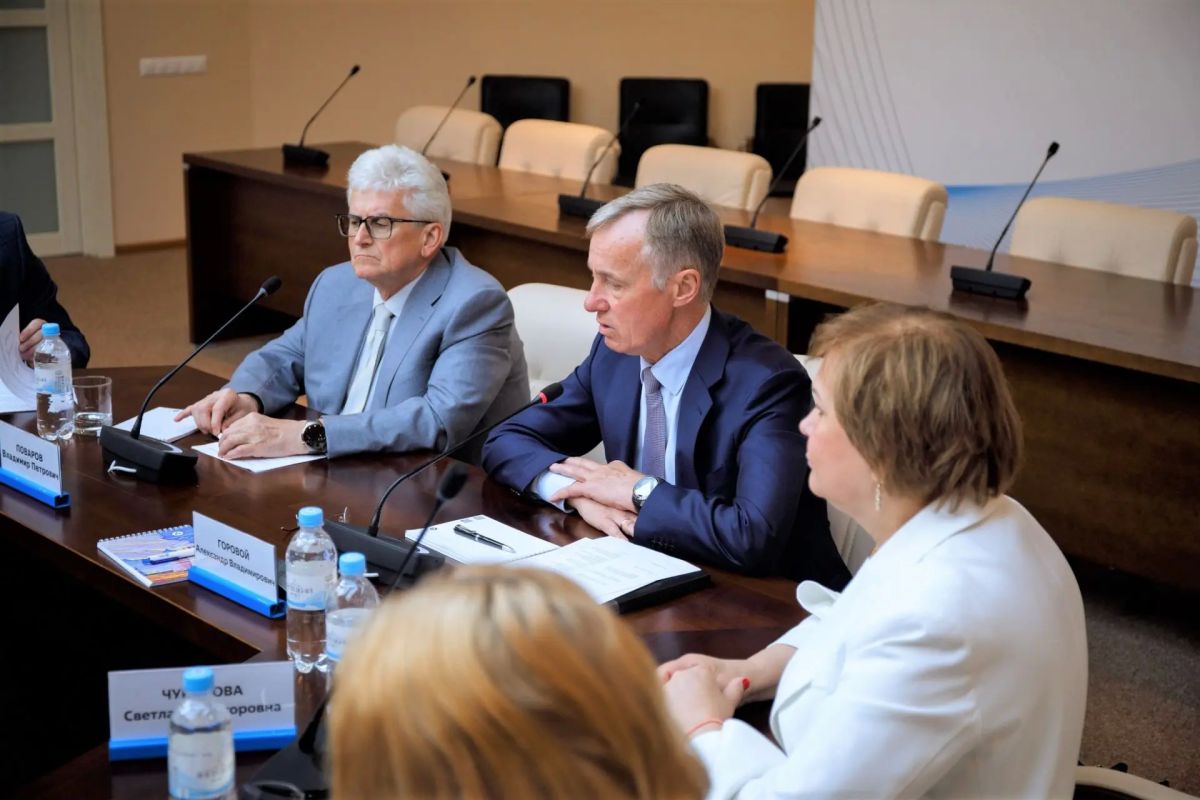 Первый заместитель министра экономического развития Воронежской области Константин Хорошев в режиме онлайн принял участие в расширенном заседании Общественного совета Госкорпорации «Росатом» Первый заместитель министра экономического развития Воронежской области Константин Хорошев в режиме онлайн принял участие в расширенном заседании Общественного совета Госкорпорации «Росатом»