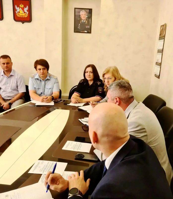 В Воронеже полицейские провели межведомственное совещание по вопросам электронного медосвидетельствования иностранных граждан В Воронеже полицейские провели межведомственное совещание по вопросам электронного медосвидетельствования иностранных граждан
